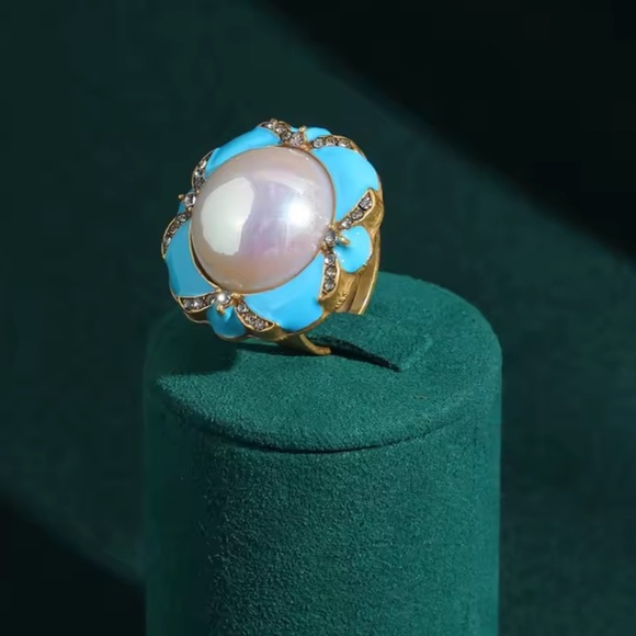 Royal Heirloom Ring Lustrous Pearl in Turquoise Petals & Golden Brilliance - Picture 1 of 8